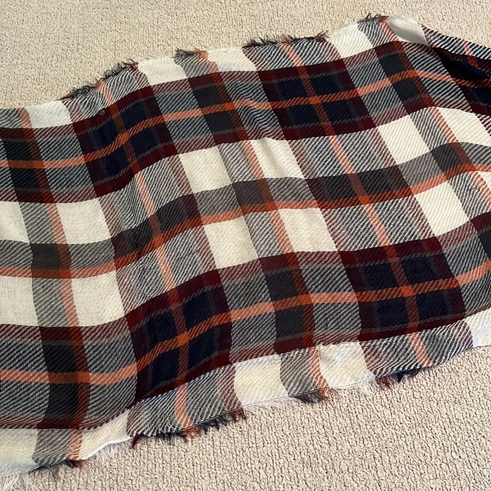 Women’s Scarf - Picture 3 of 7